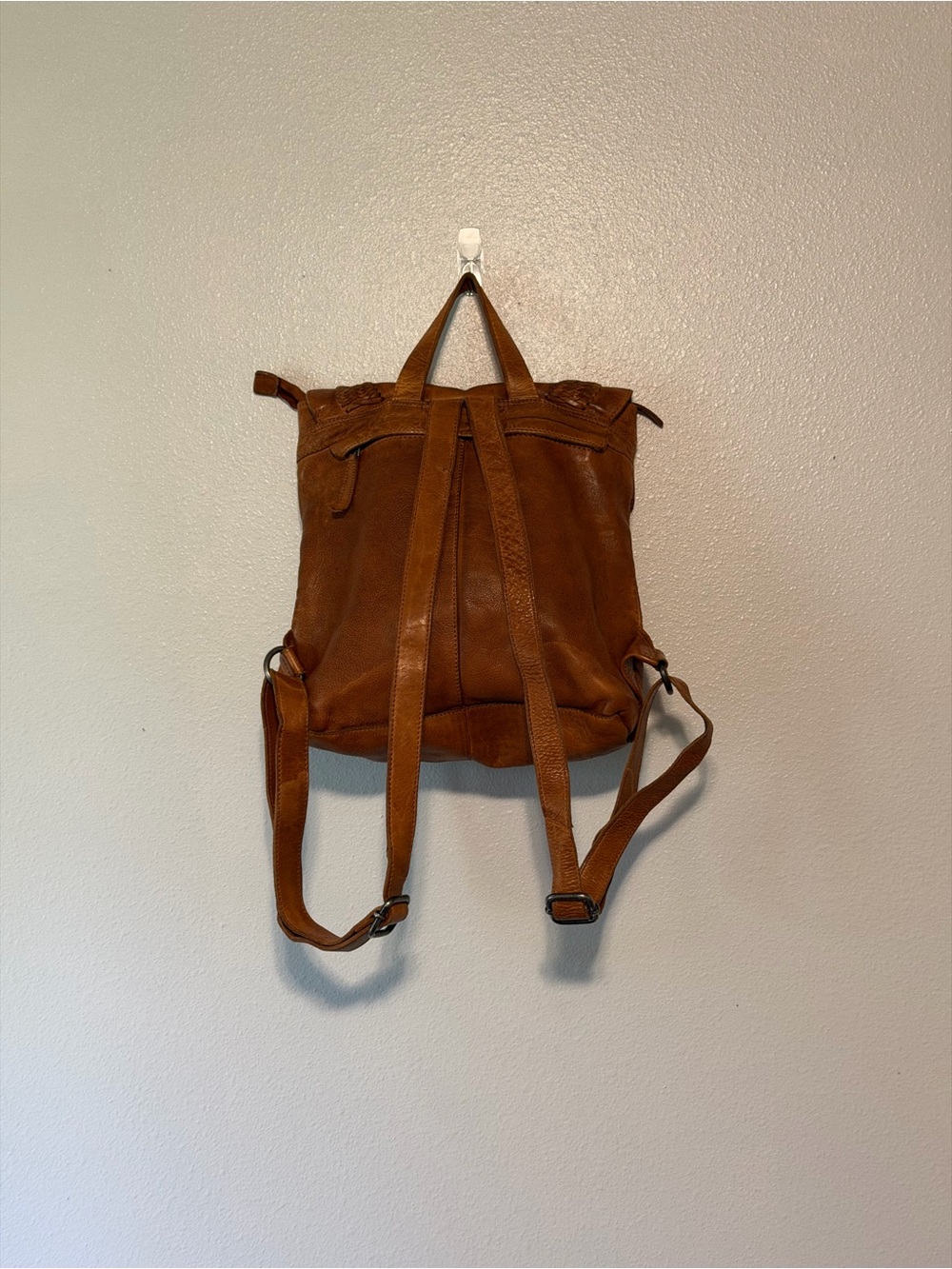 Vilenca Holland Brown Leather Backpack with Braided Flap - Picture 4 of 11